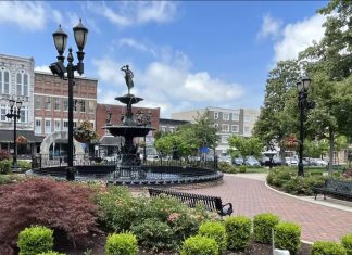 Bowling Green Creatives Turn a Vacant Space Into a Community Art Hub